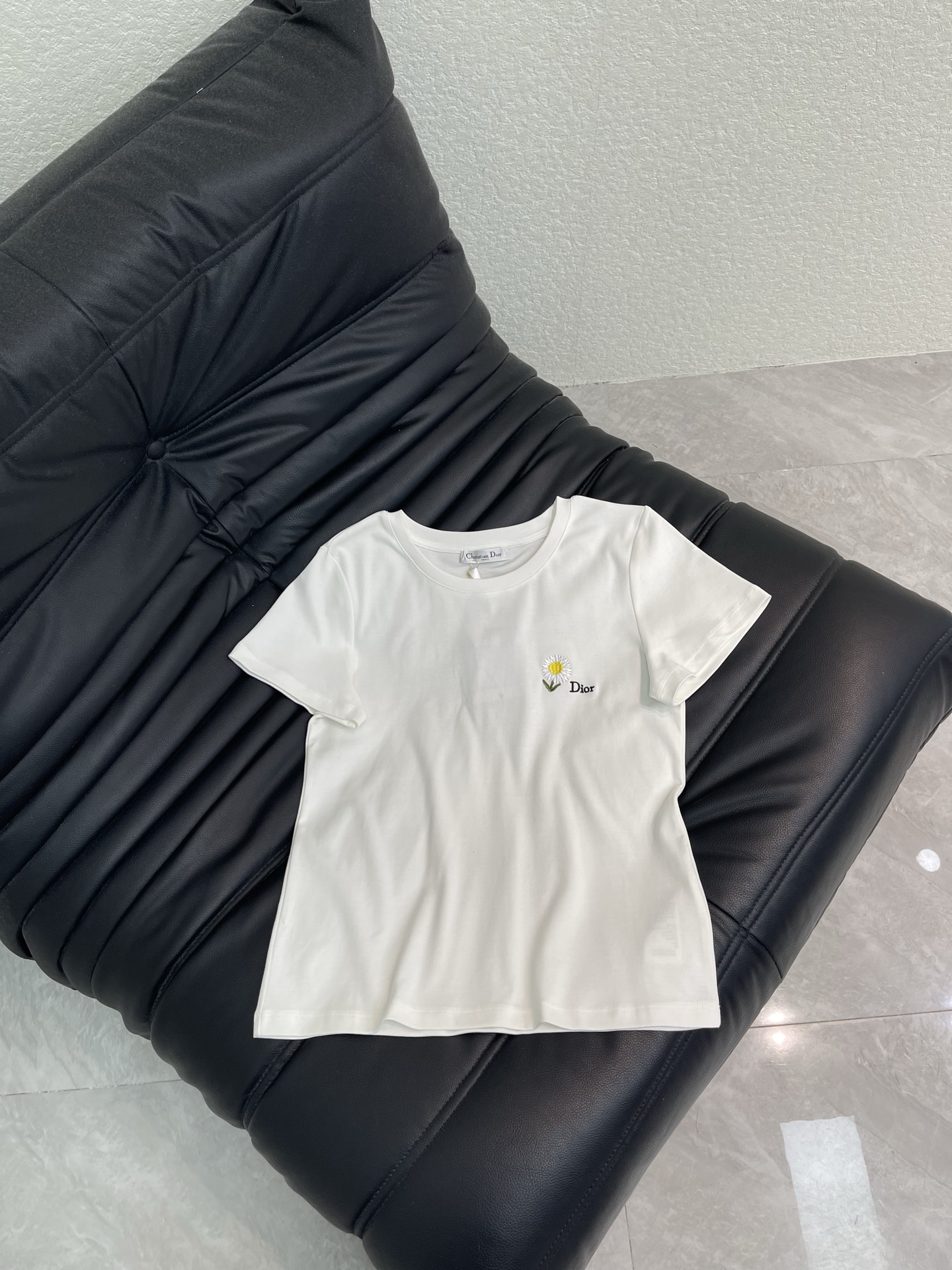 Women's short sleeves